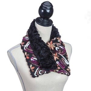 Adorable Faux Fur Lined Buttoned Scarf, NWT